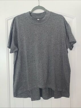 Live and TellRelaxed Mockneck Short Sleeve Tee in Gray size Large